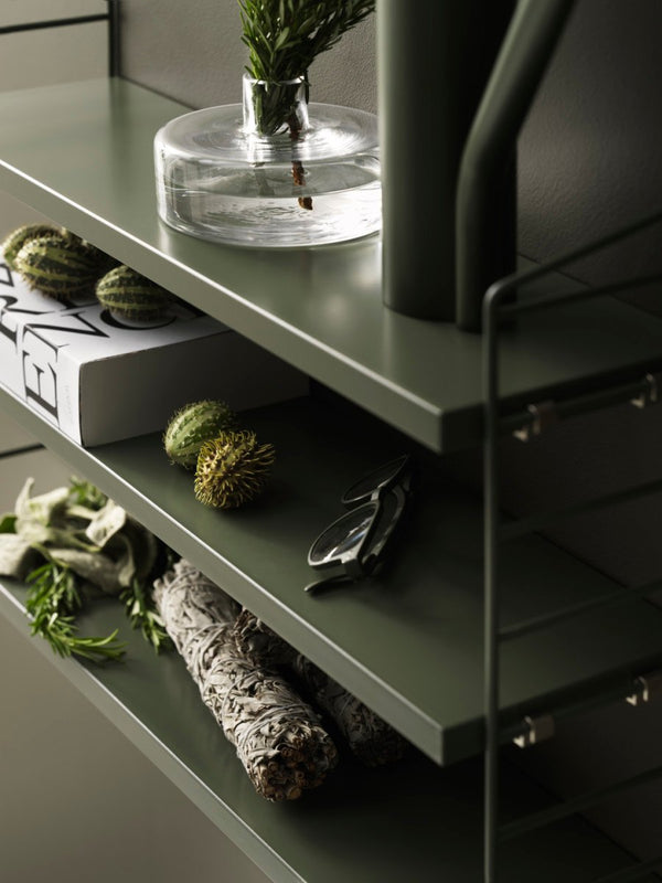Etagère murale String Pocket vert foncé | STRING FURNITURE