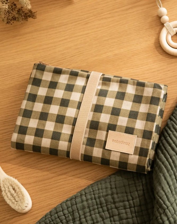 Tapis à langer 'Hyde Park' imperméable Green Checks | NOBODINOZ