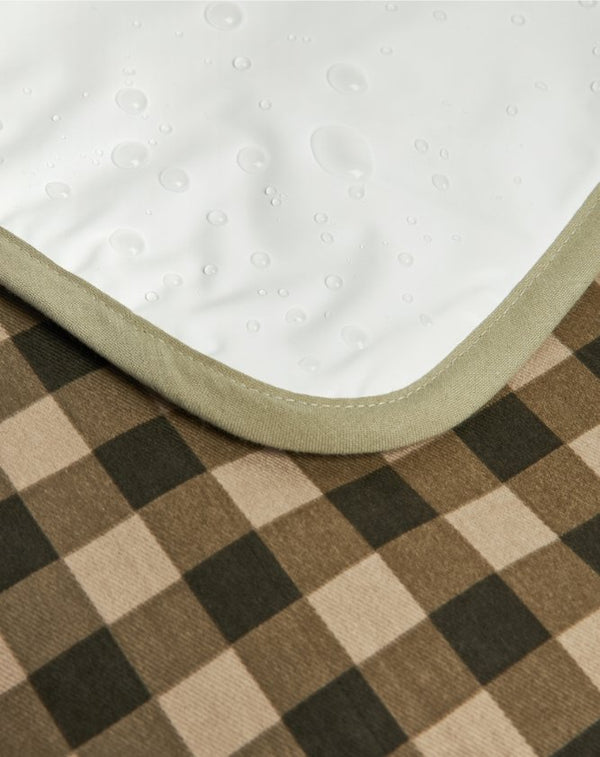 Tapis à langer 'Hyde Park' imperméable Green Checks | NOBODINOZ
