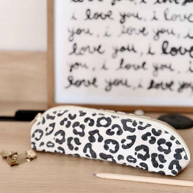 Trousse 'Gaston' Graou Greige | ROSE IN APRIL