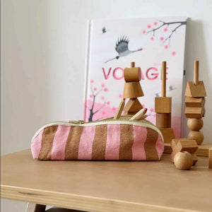Trousse 'Gaston' Rayures Caramel / Strawberry | ROSE IN APRIL