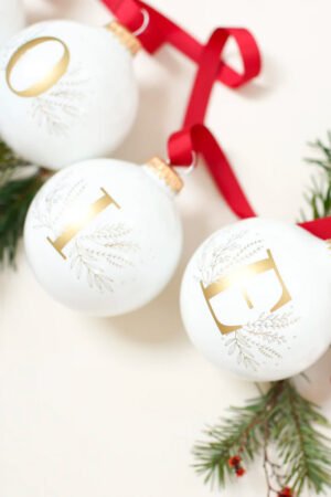 Boule de Noël 'Alphabet' par Sophie Rivière | BAUBELS