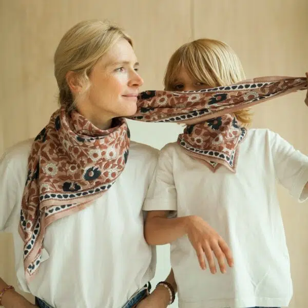 Foulard Latika 'Coeur' Praline | APACHES COLLECTIONS – Image 3