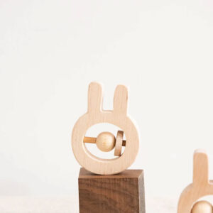 Hochet en bois 'Taptap' Rabbit | KMR CHILDHOOD