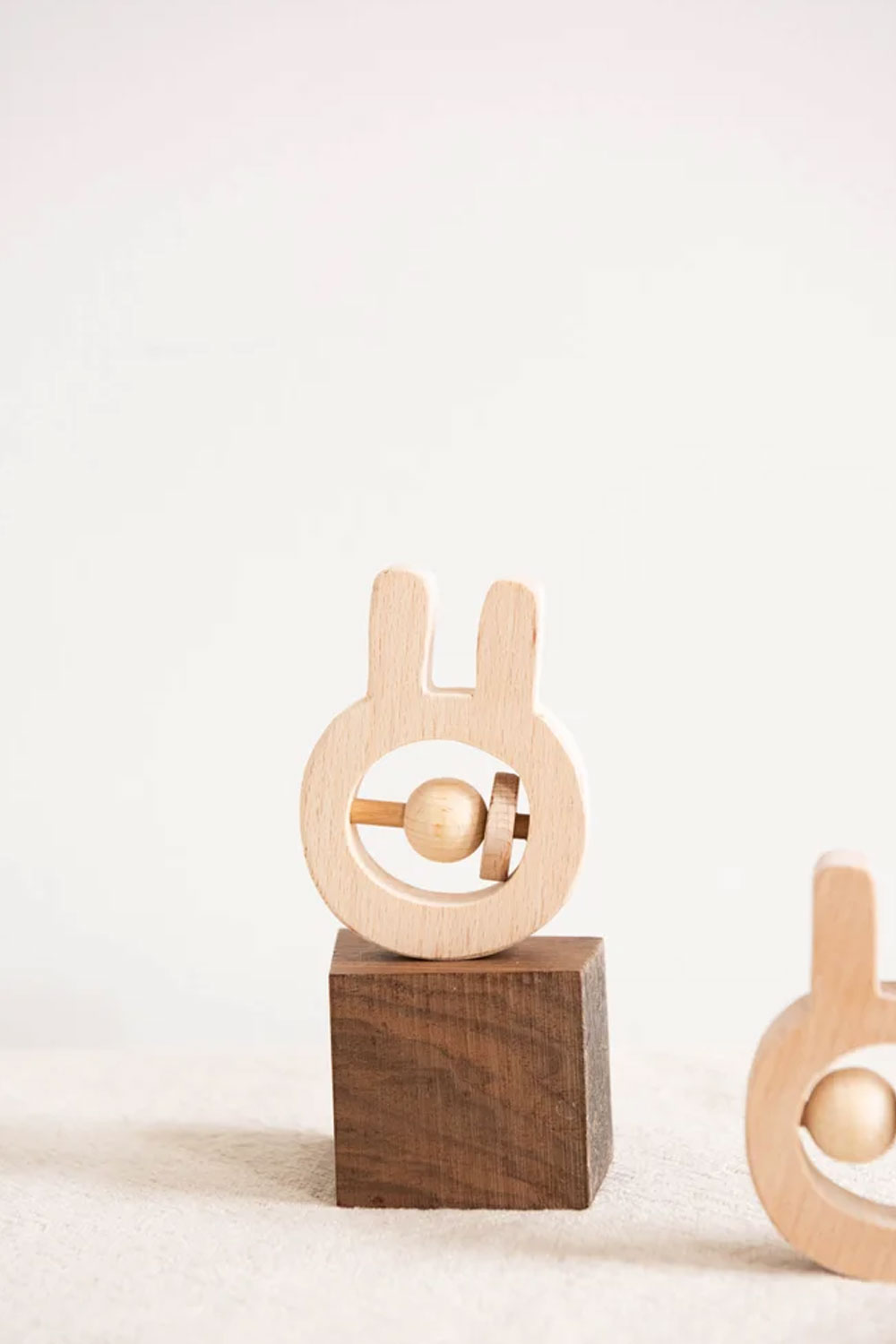 Hochet en bois 'Taptap' Rabbit | KMR CHILDHOOD