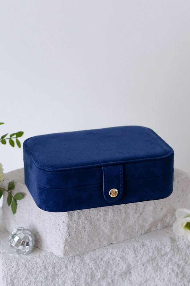 Boîte à bijoux de voyage 'Brigitte' en velours Bleu marine | MAISON SCARLETT