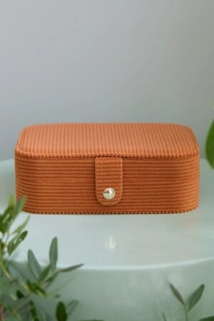 Boîte à bijoux de voyage 'Brigitte' en velours côtelé Camel | MAISON SCARLETT