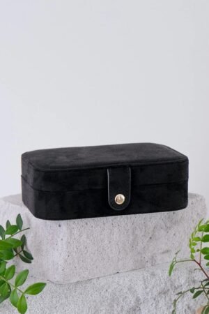 Boîte à bijoux de voyage 'Brigitte' en velours Noir | MAISON SCARLETT