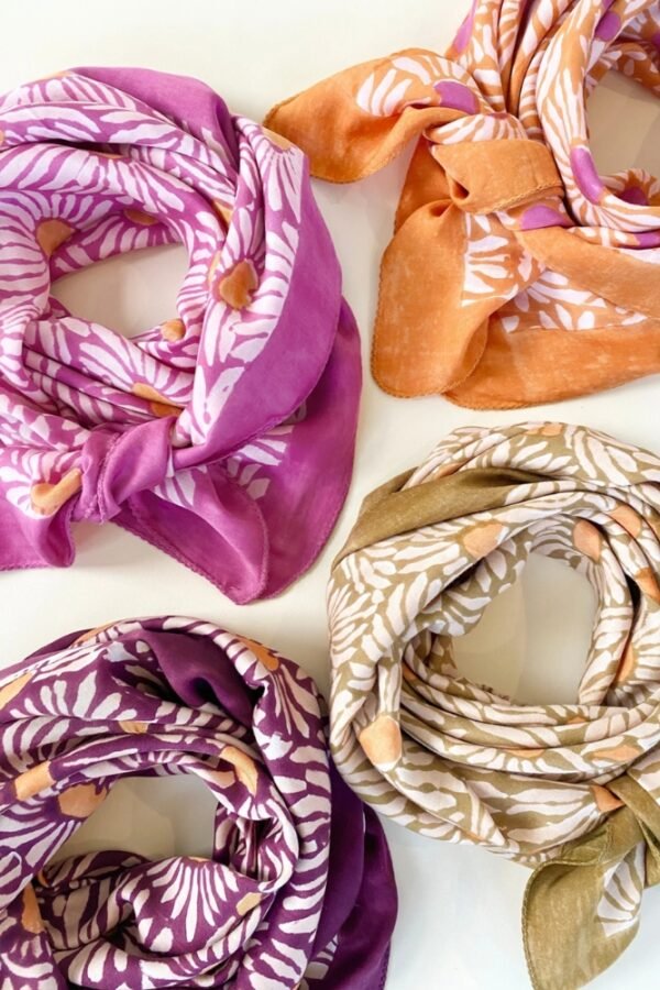 Foulard Lalavida 'Marguerite' Aubergine | APACHES COLLECTIONS