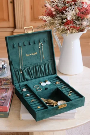 Boîte à bijoux 'Anne' en velours Vert | MAISON SCARLETT
