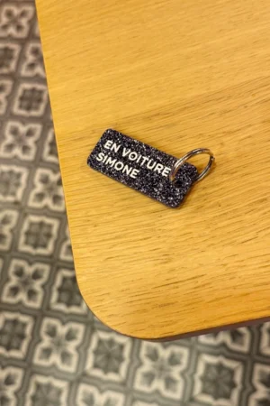 Porte-clés pailleté 'En voiture Simone' Noir | PLUS DE LOVE